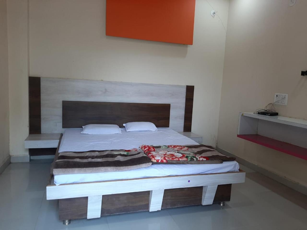 Shri Krupa Bhakta Niwas & Lodging Hotel Aundha Nagnath Exterior photo